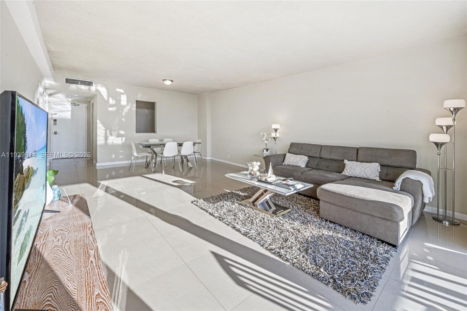 A11939614 — Miami Beach — 3
