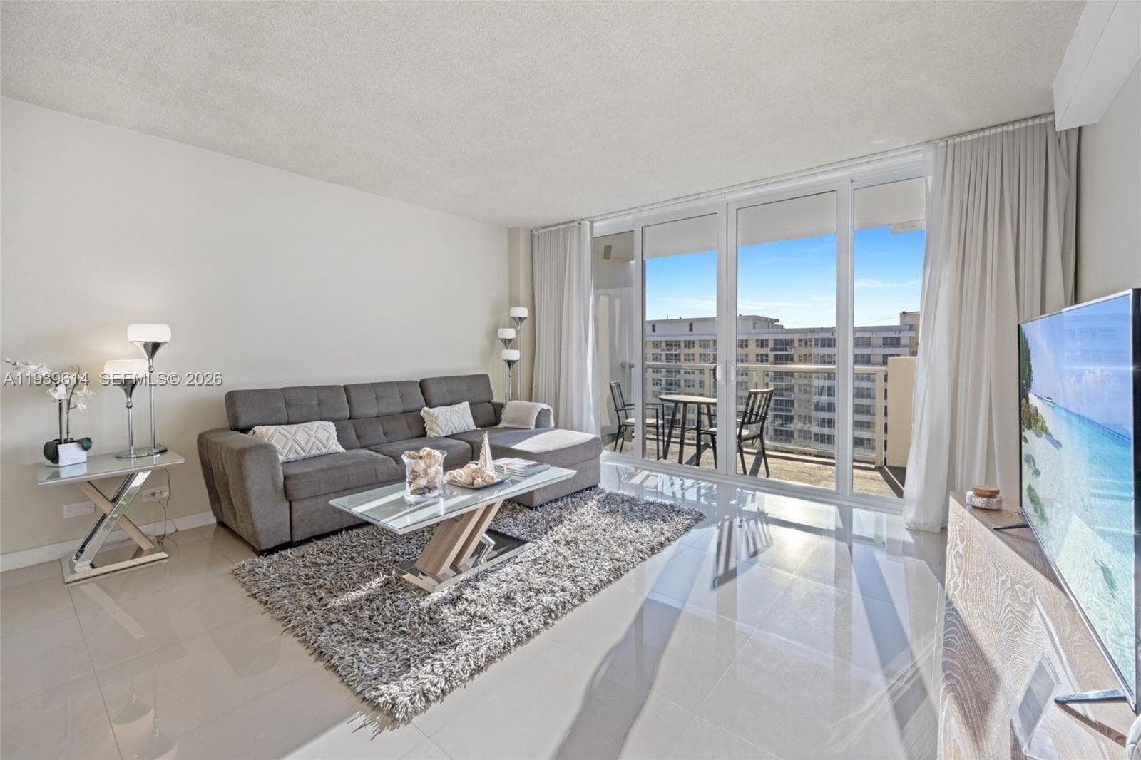 A11939614 — Miami Beach