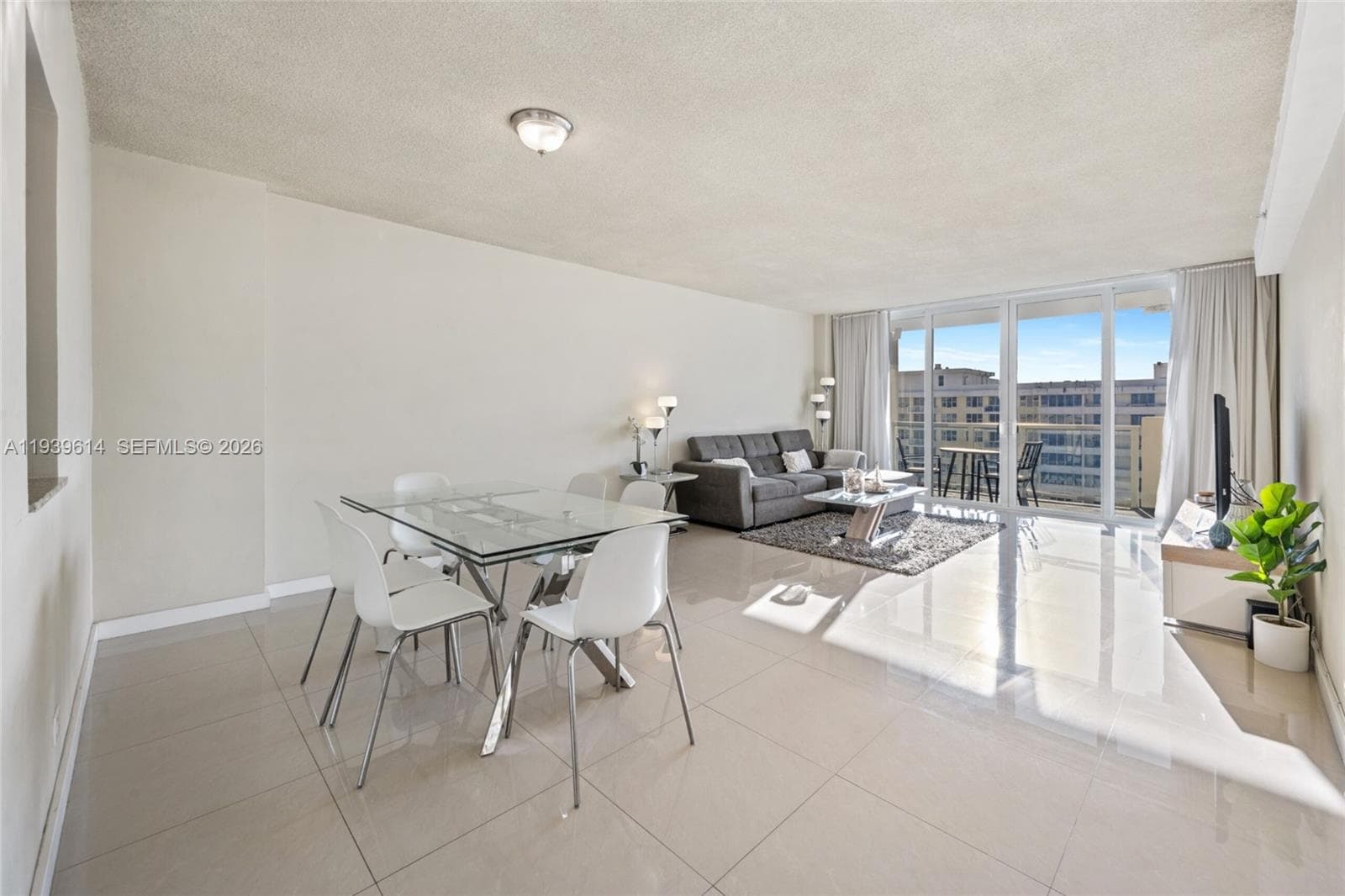 A11939614 — Miami Beach — 4