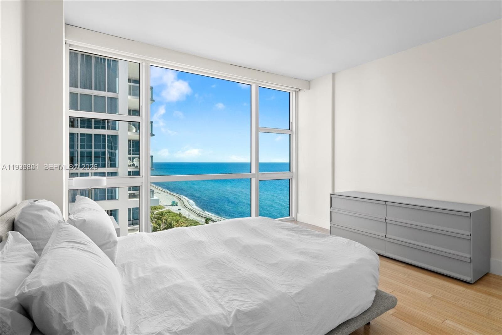 A11939801 — Miami Beach — 10