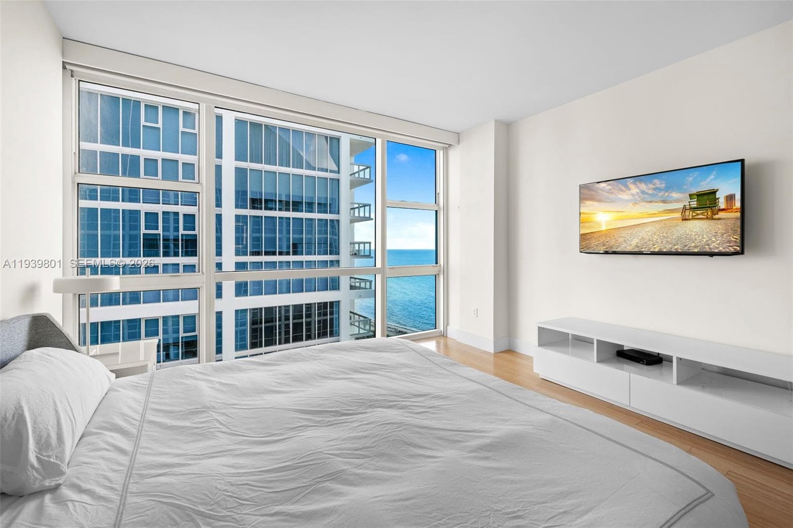 A11939801 — Miami Beach — 14