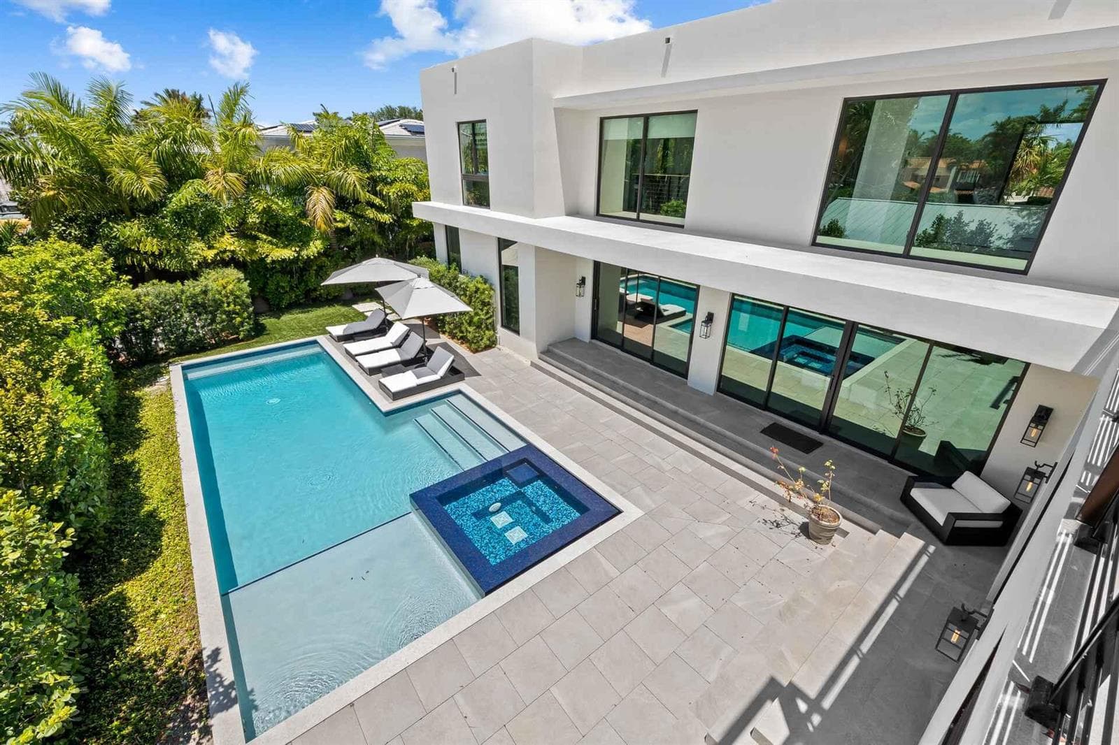 R11151894 — Miami Beach — 27