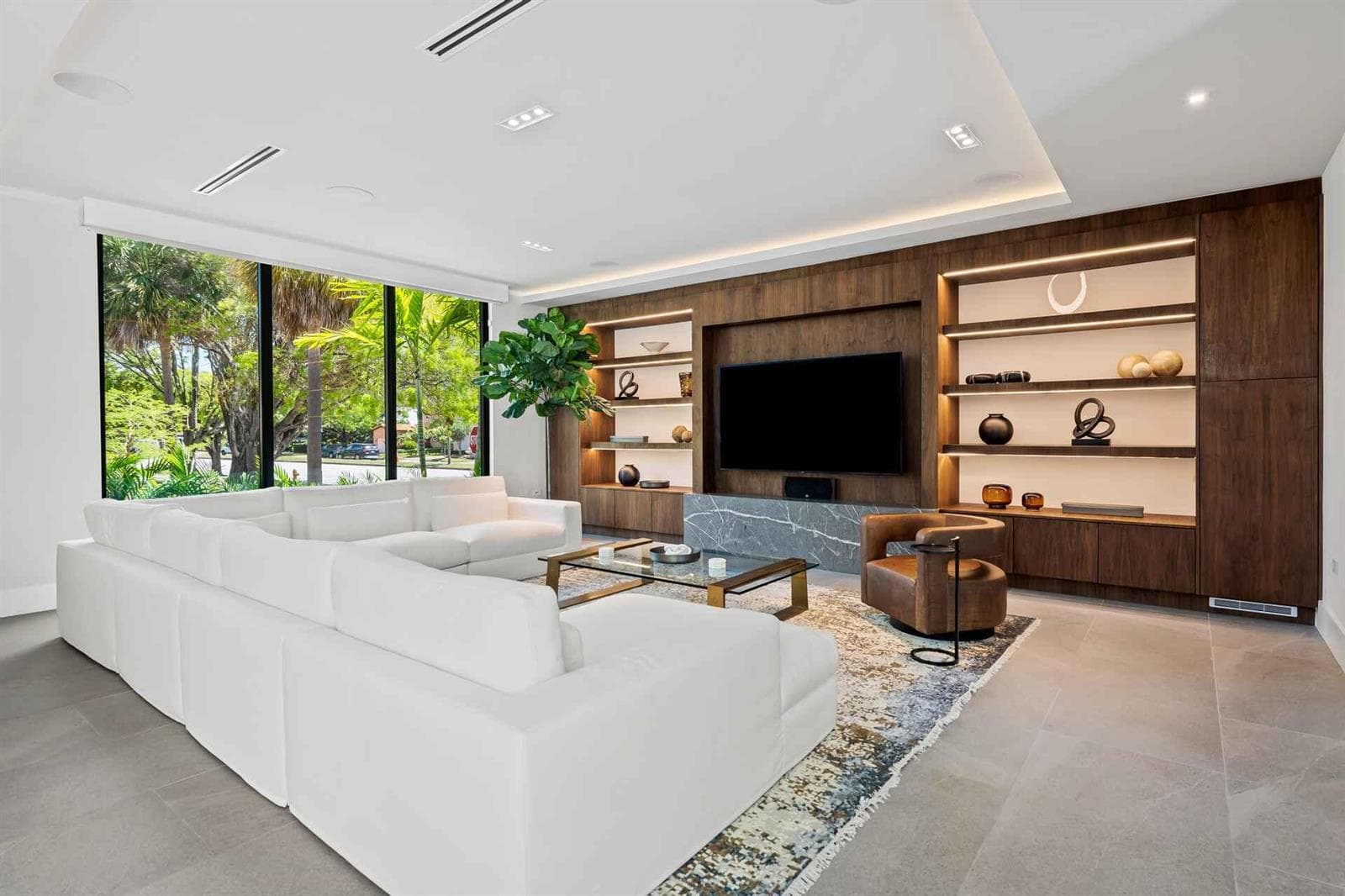 R11151894 — Miami Beach — 3