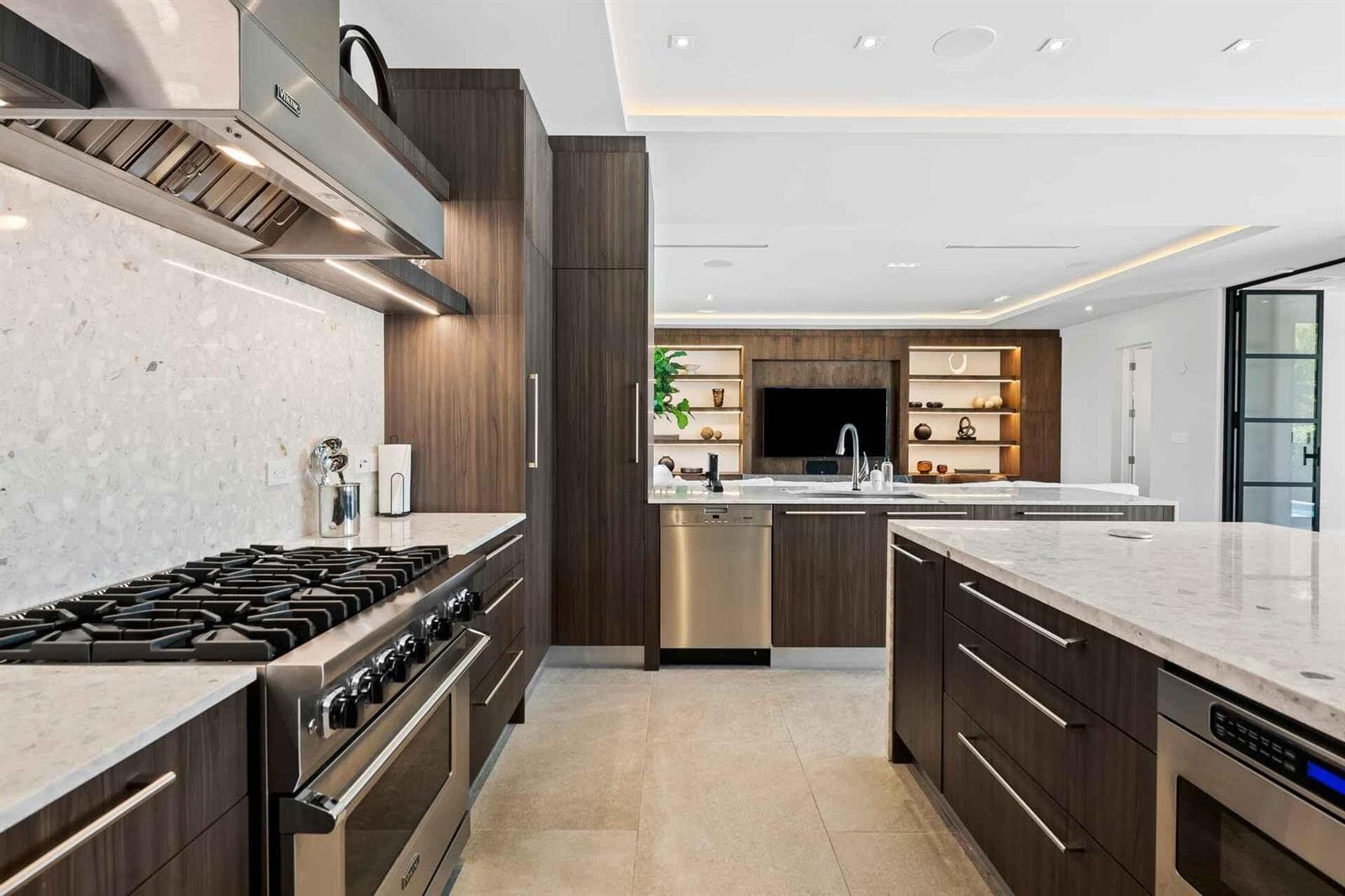 R11151894 — Miami Beach — 10