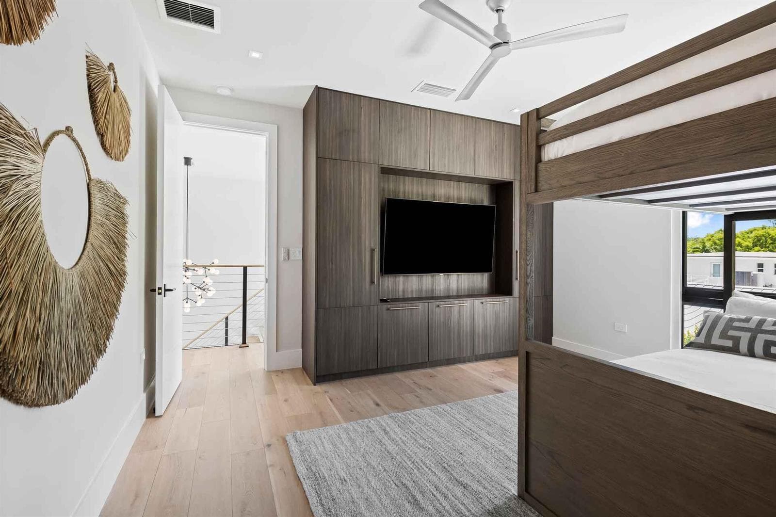 R11151894 — Miami Beach — 19