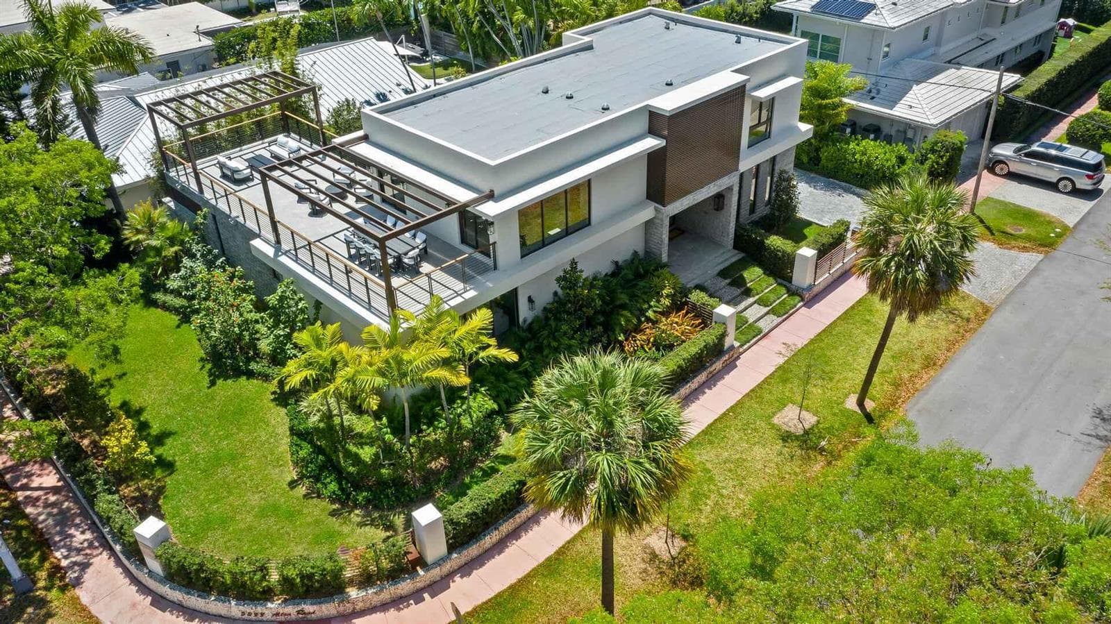 R11151894 — Miami Beach — 31