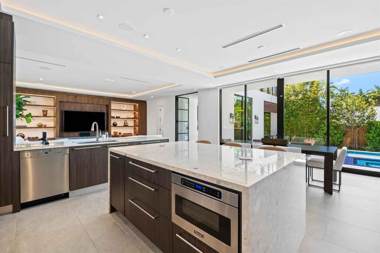 R11151894 — Miami Beach — 4