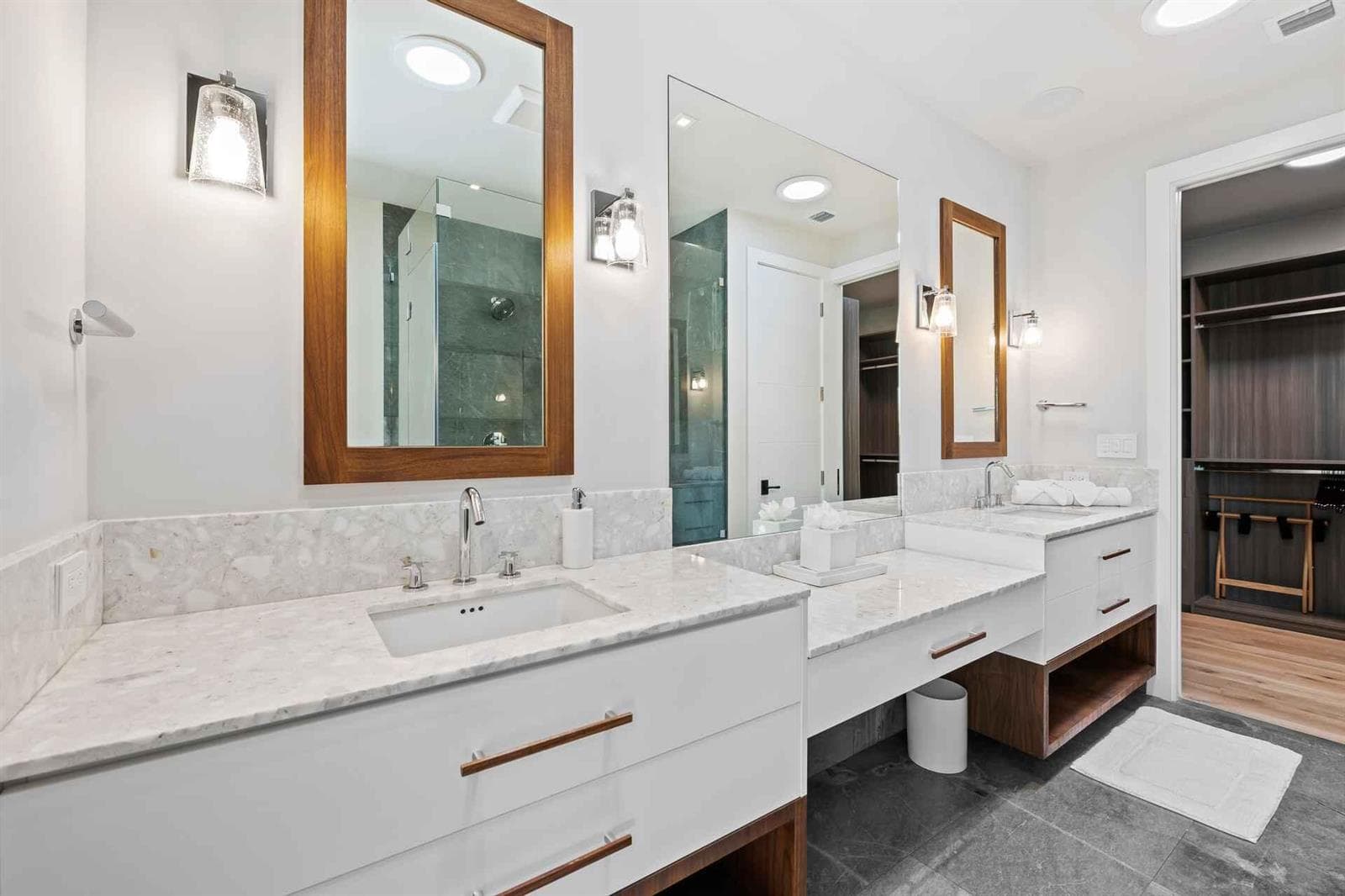 R11151894 — Miami Beach — 21