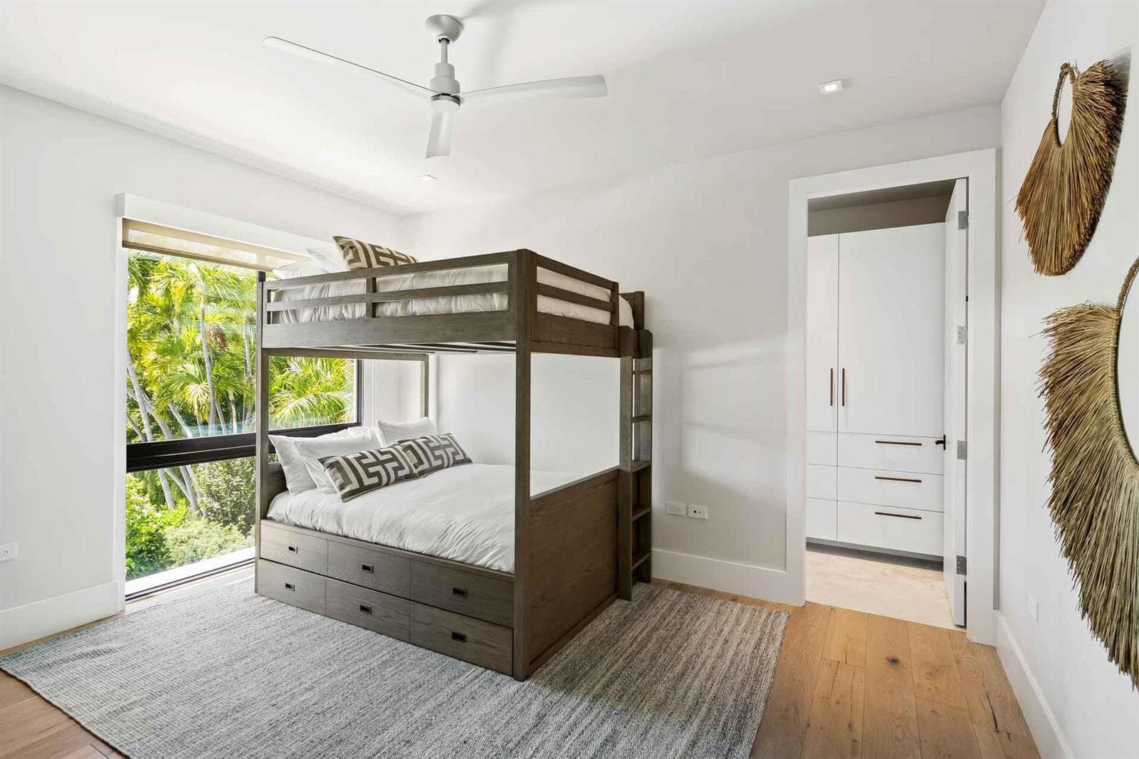 R11151899 — Miami Beach — 18