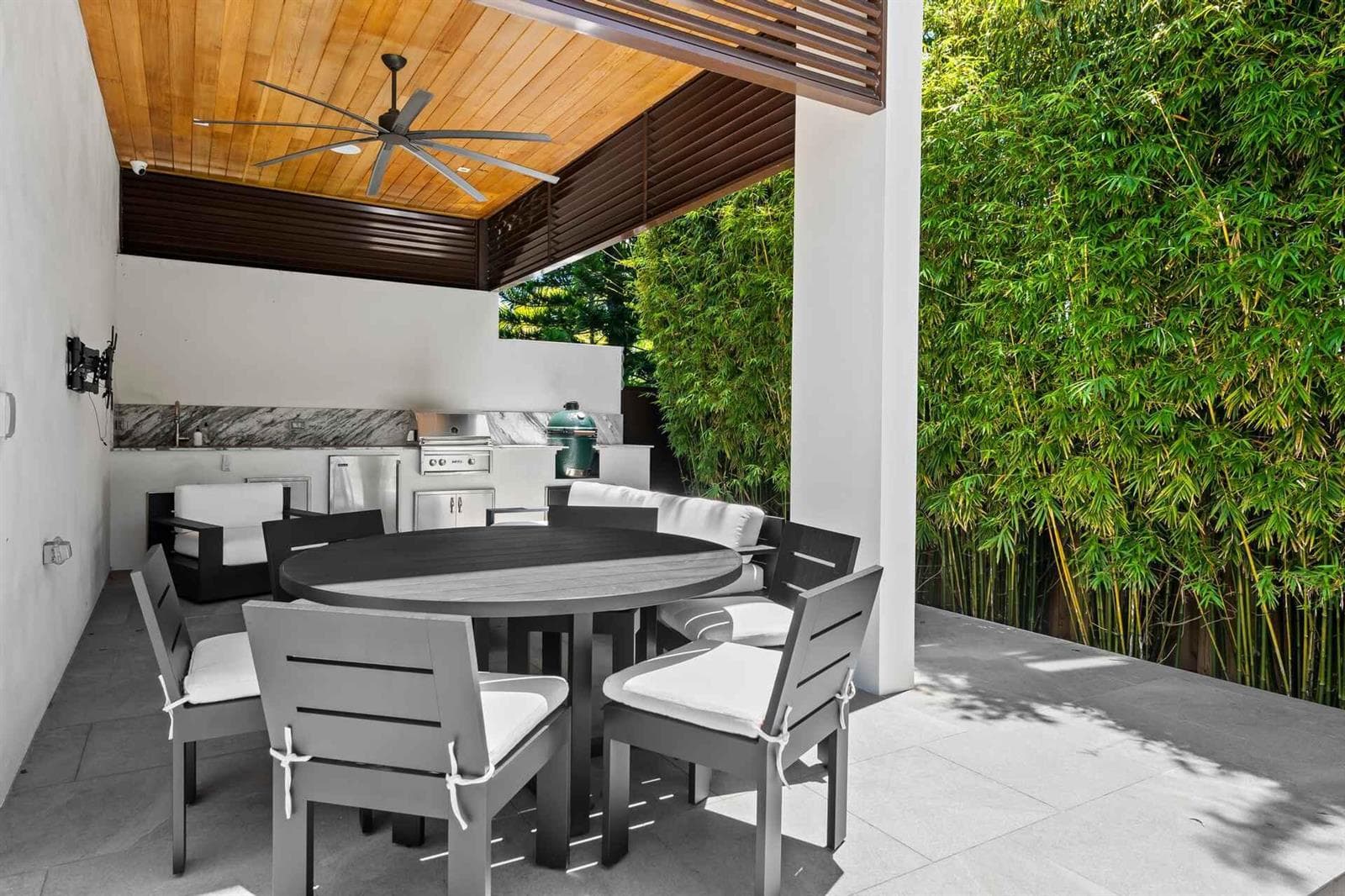 R11151899 — Miami Beach — 29