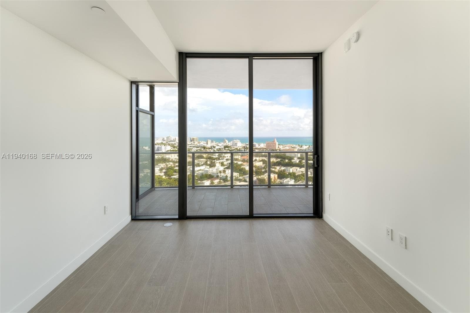 A11940168 — Miami Beach — 11