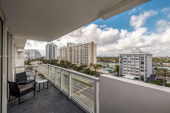 A11940174 — Miami Beach — 30