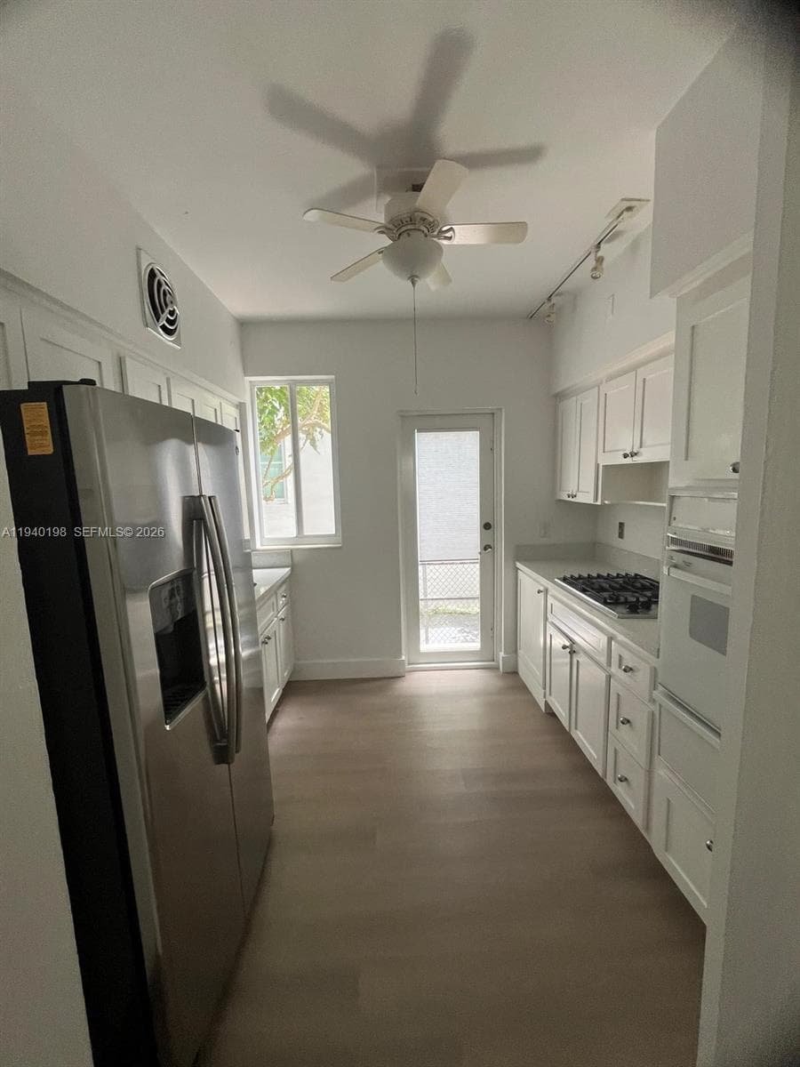 A11940198 — Miami Beach — 2
