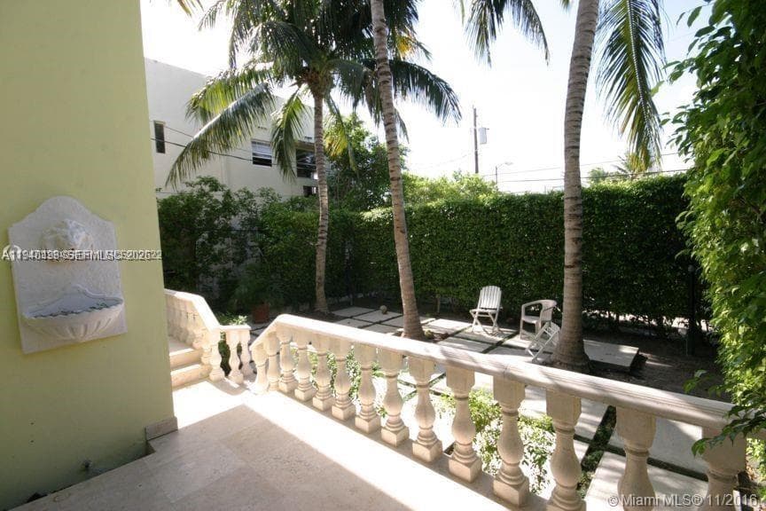 A11940198 — Miami Beach