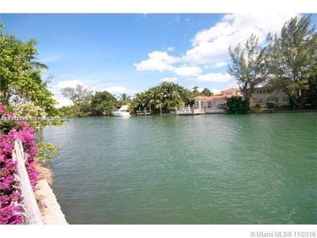 A11940198 — Miami Beach — 24