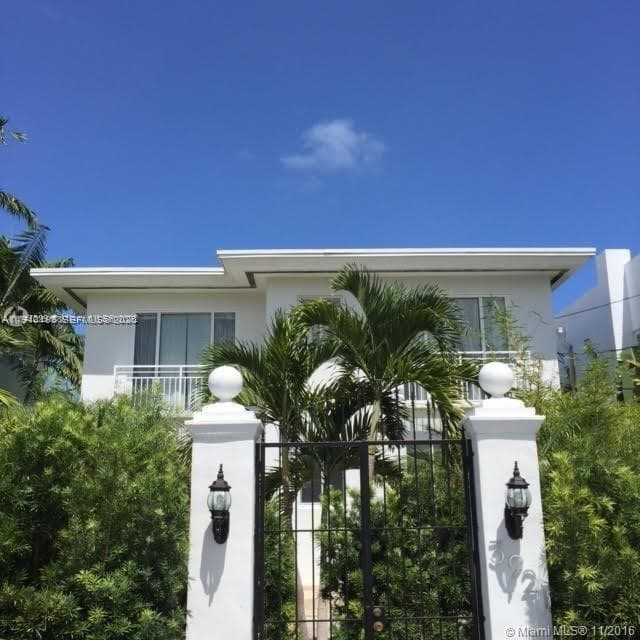 A11940198 — Miami Beach — 19