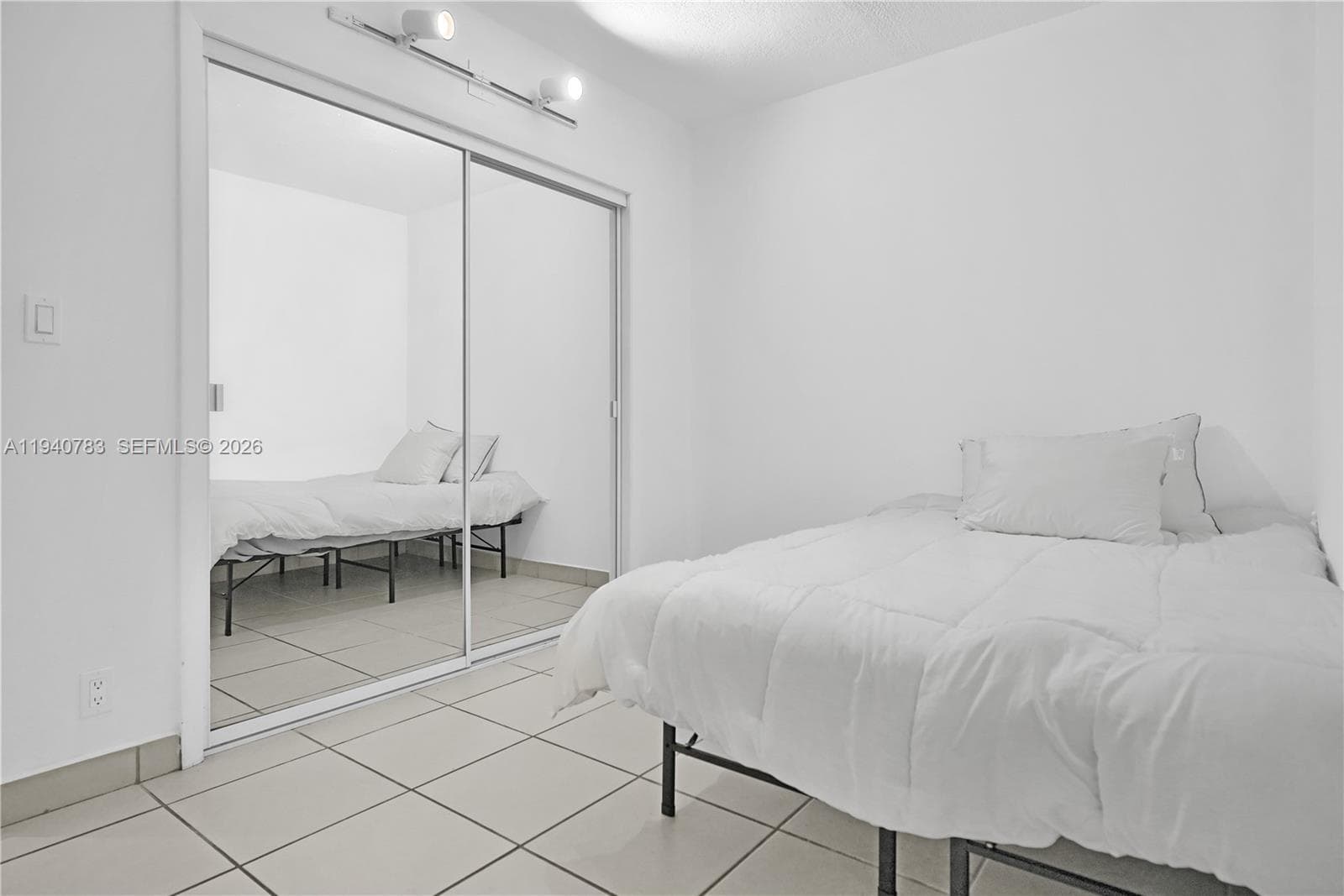 A11940783 — Miami Beach — 13