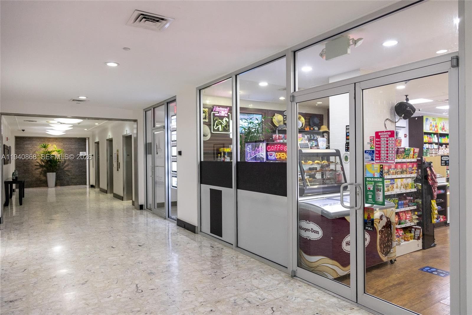 A11940868 — Miami Beach — 23