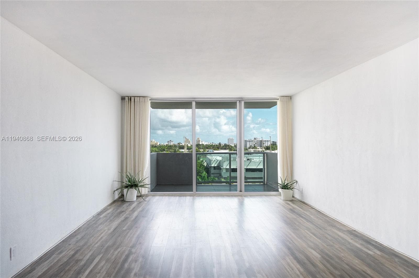A11940868 — Miami Beach — 7