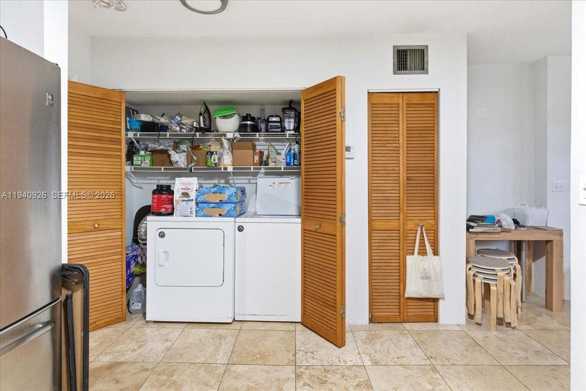 A11940926 — Miami Beach — 22