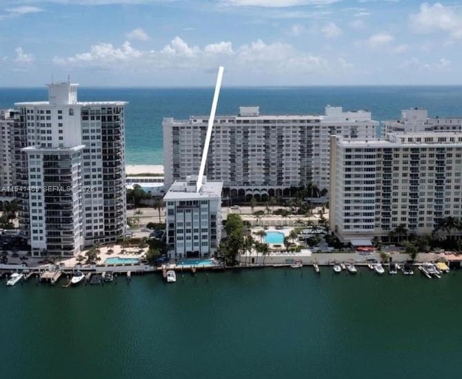 A11941409 — Miami Beach — 54