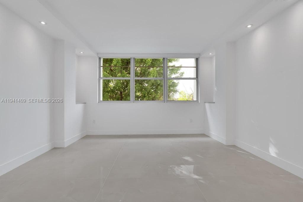 A11941409 — Miami Beach — 48