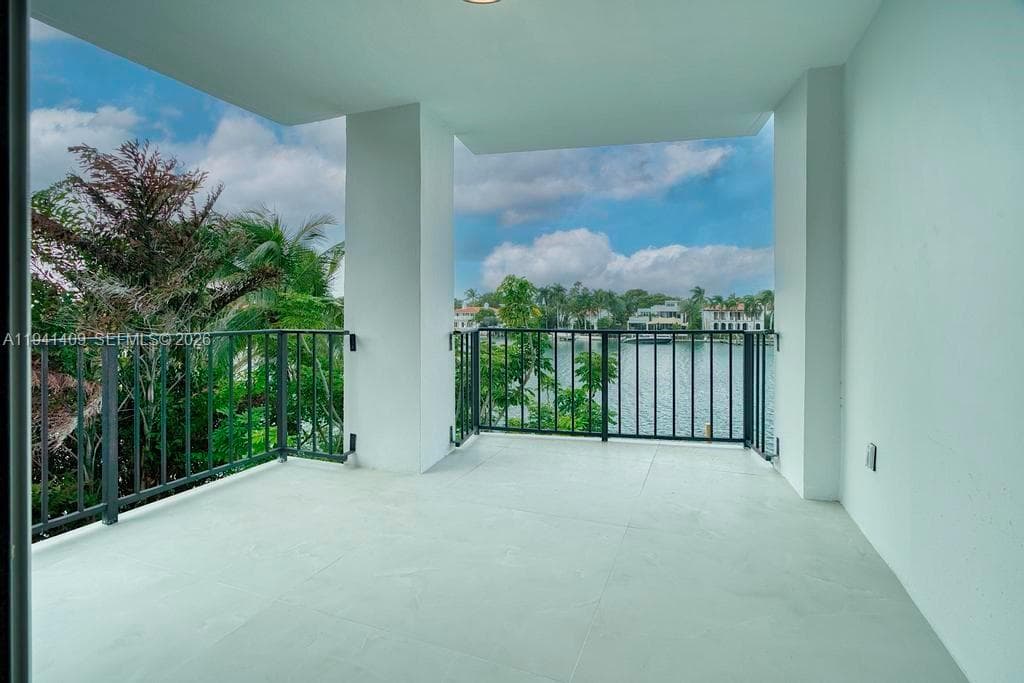 A11941409 — Miami Beach — 19