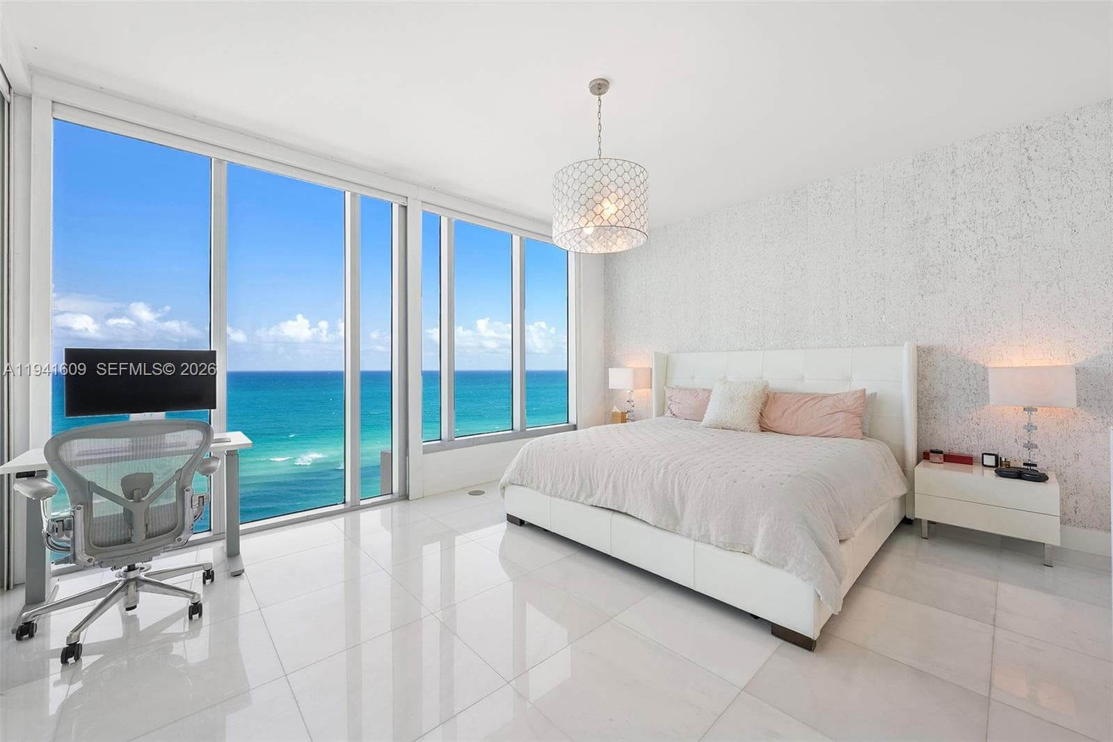 A11941609 — Miami Beach