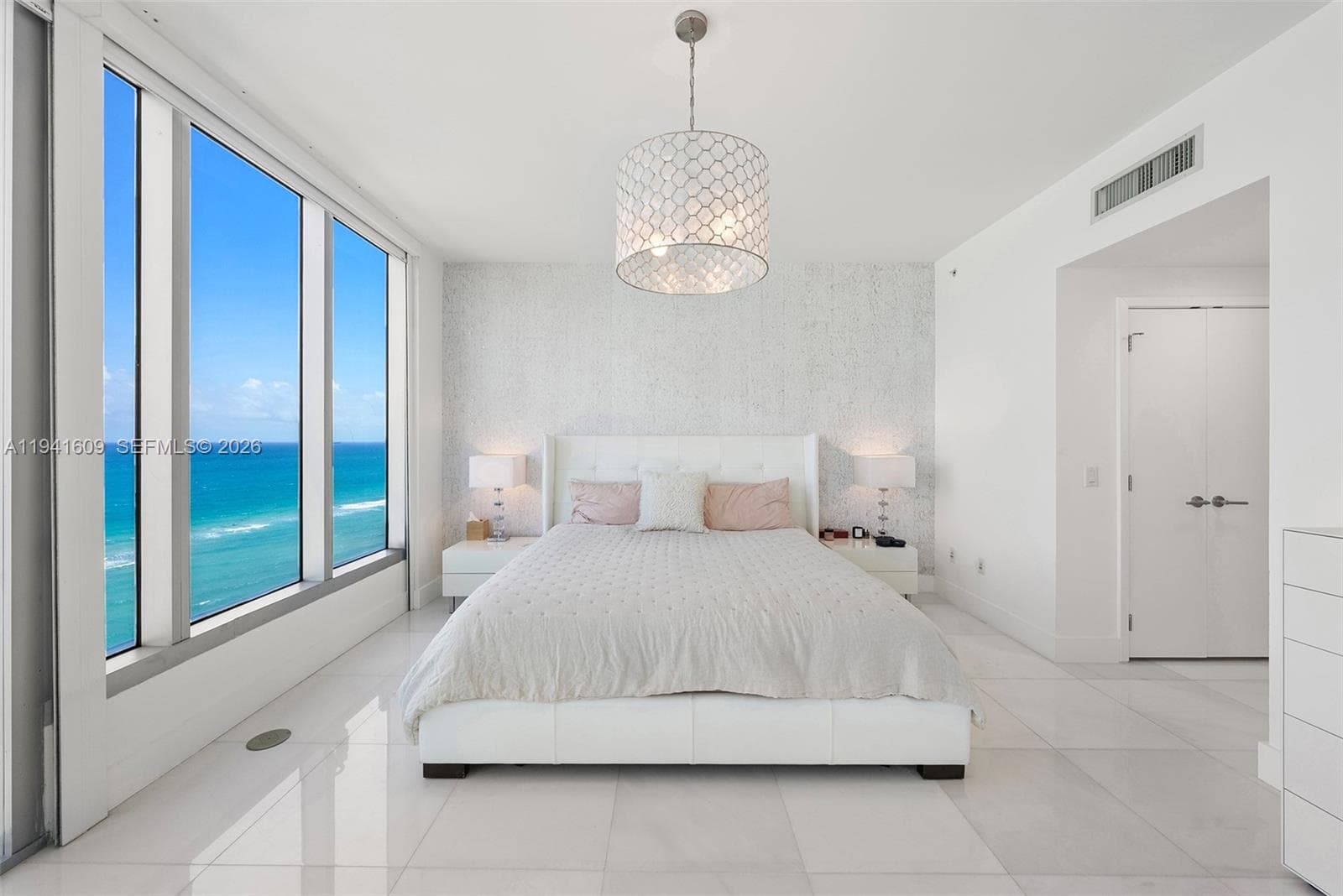 A11941609 — Miami Beach — 10