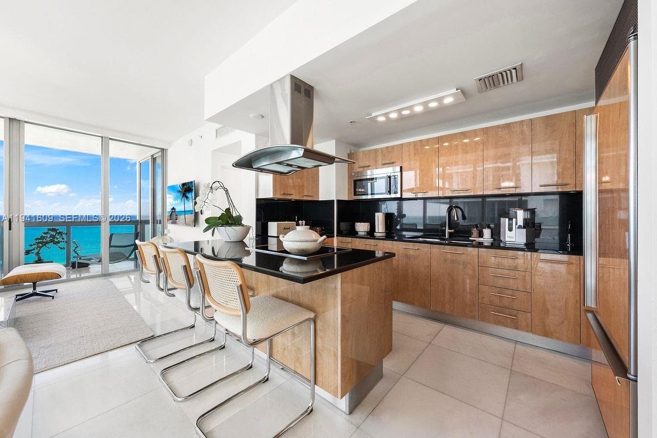 A11941609 — Miami Beach — 14