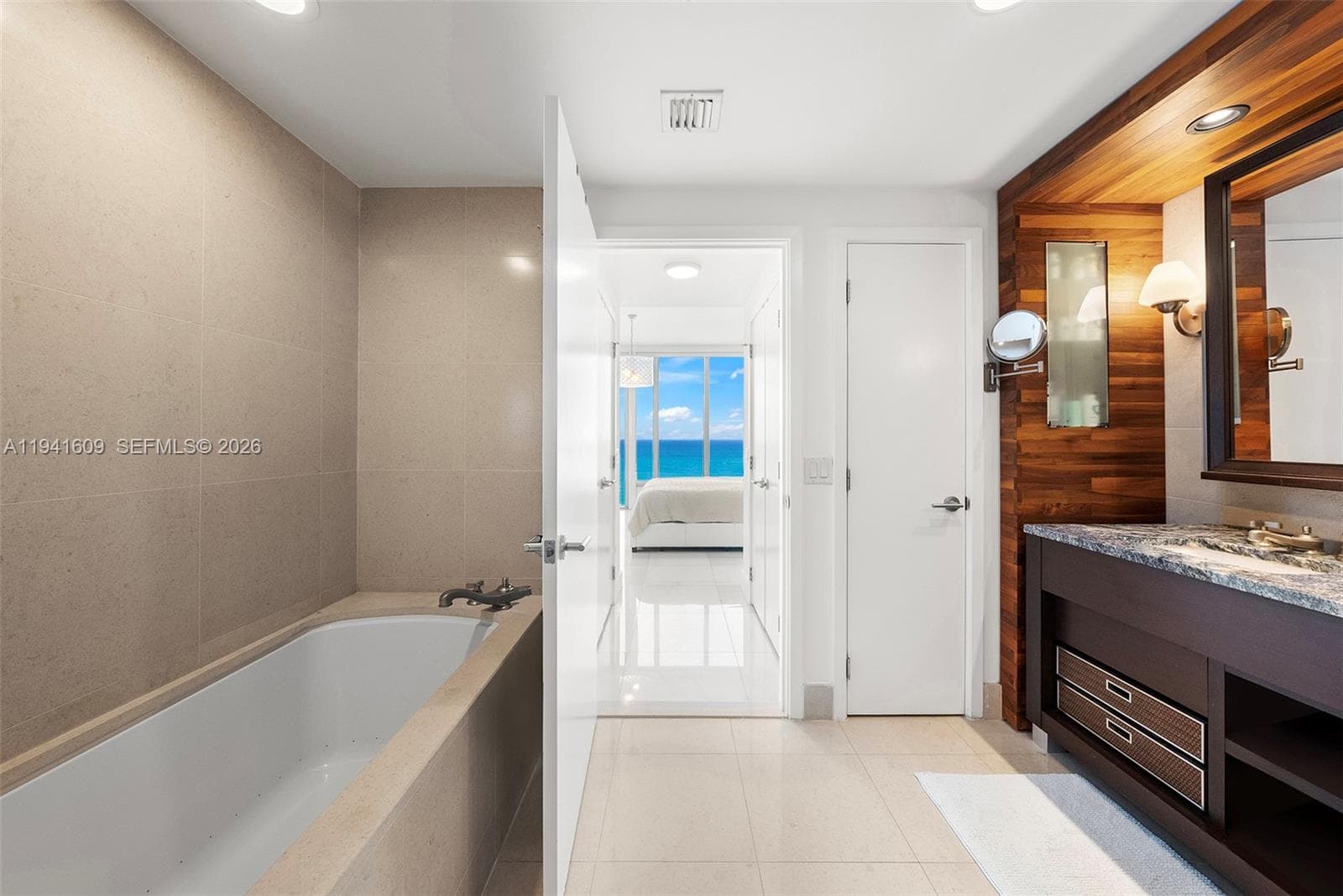A11941609 — Miami Beach — 21