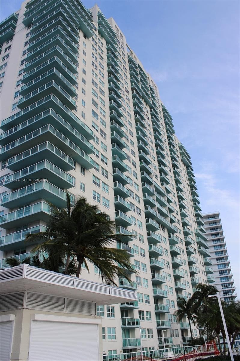 A11941674 — Miami Beach — 35