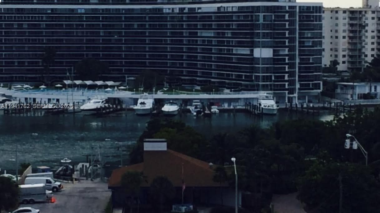 A11941762 — Miami Beach — 3