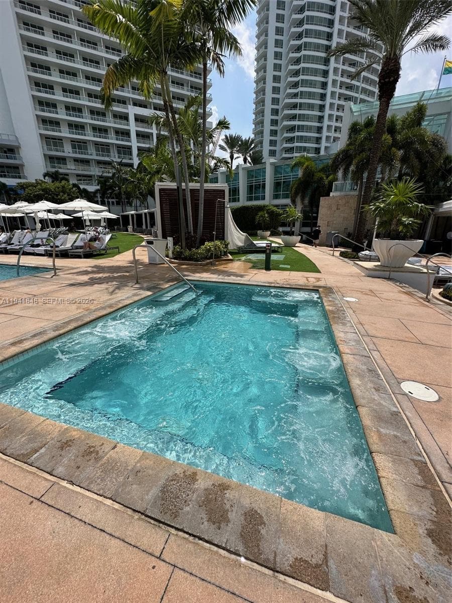 A11941848 — Miami Beach — 23
