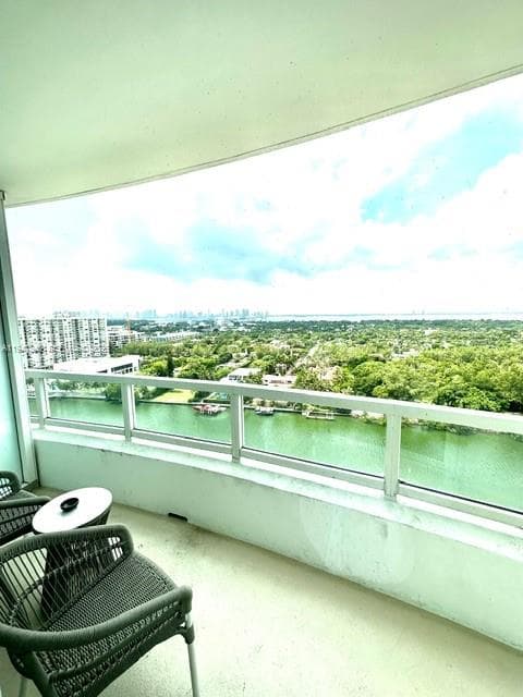 A11941848 — Miami Beach