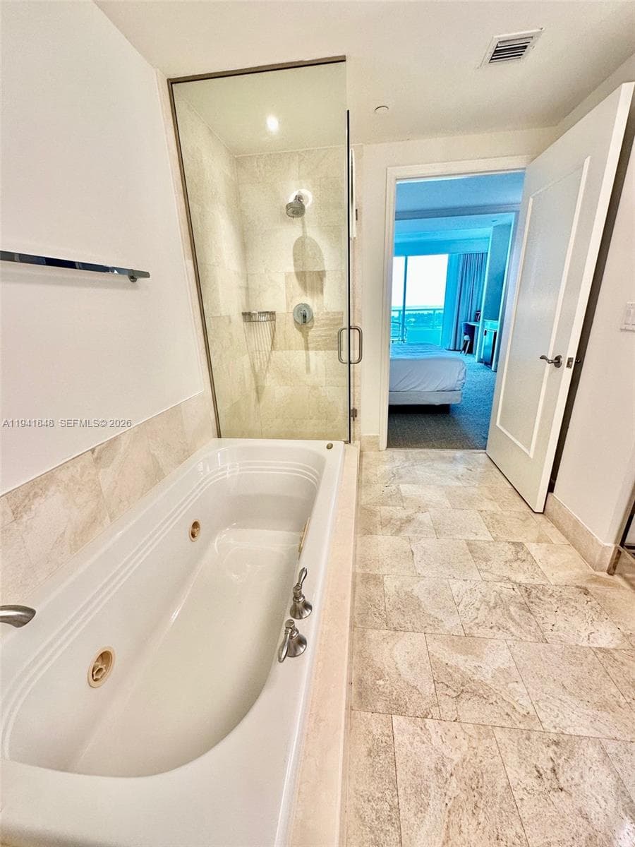 A11941848 — Miami Beach — 15