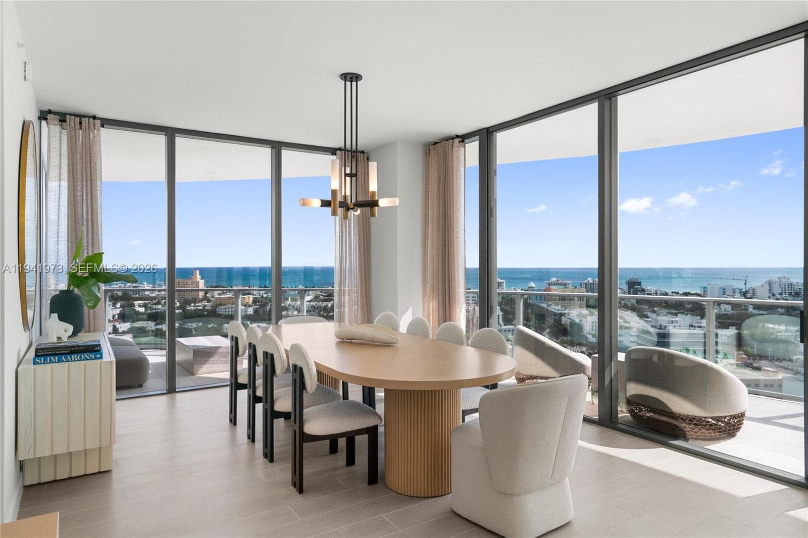 A11941973 — Miami Beach