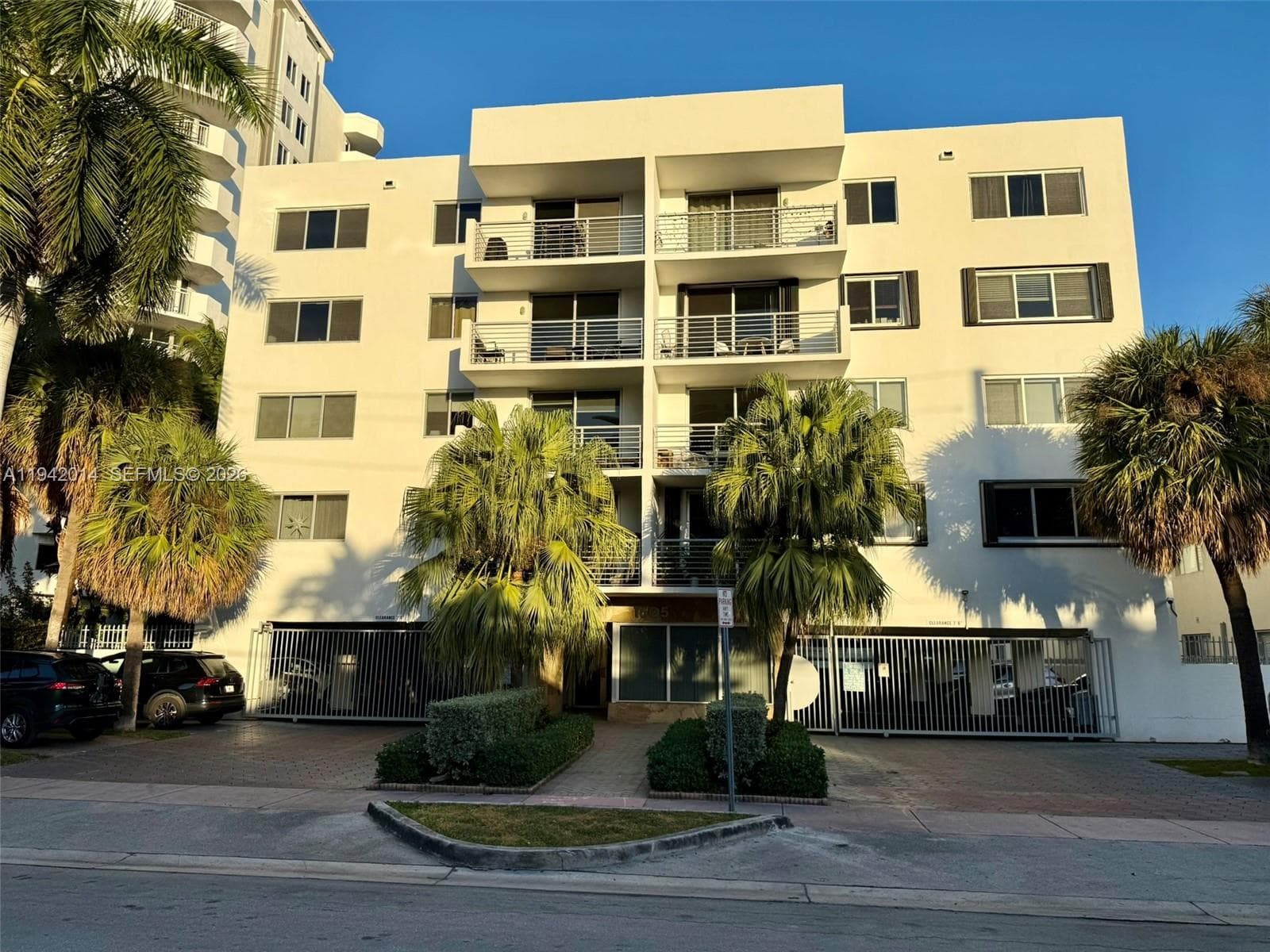 A11942014 — Miami Beach — 34