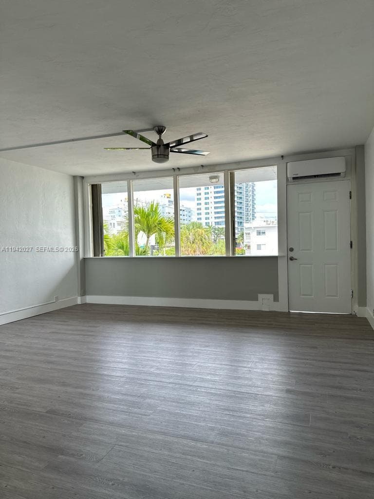A11942027 — Miami Beach — 15
