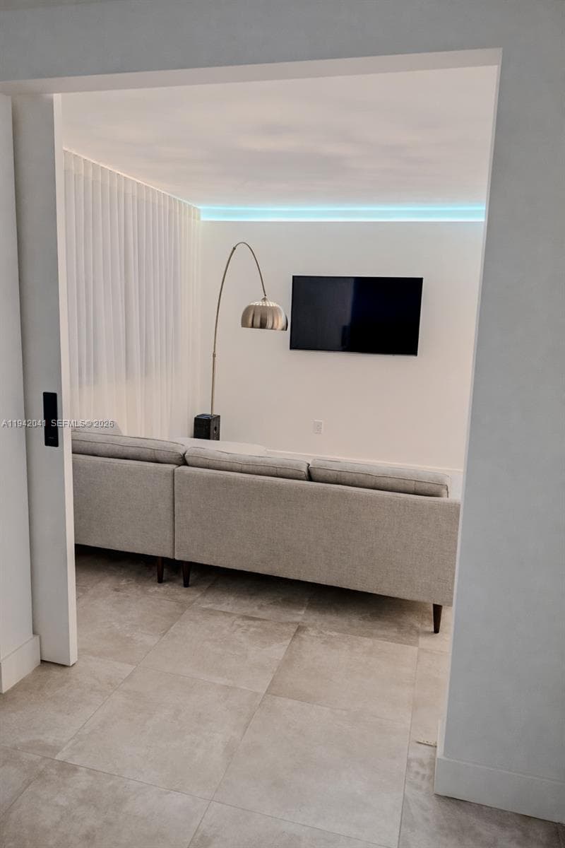 A11942041 — Miami Beach — 35