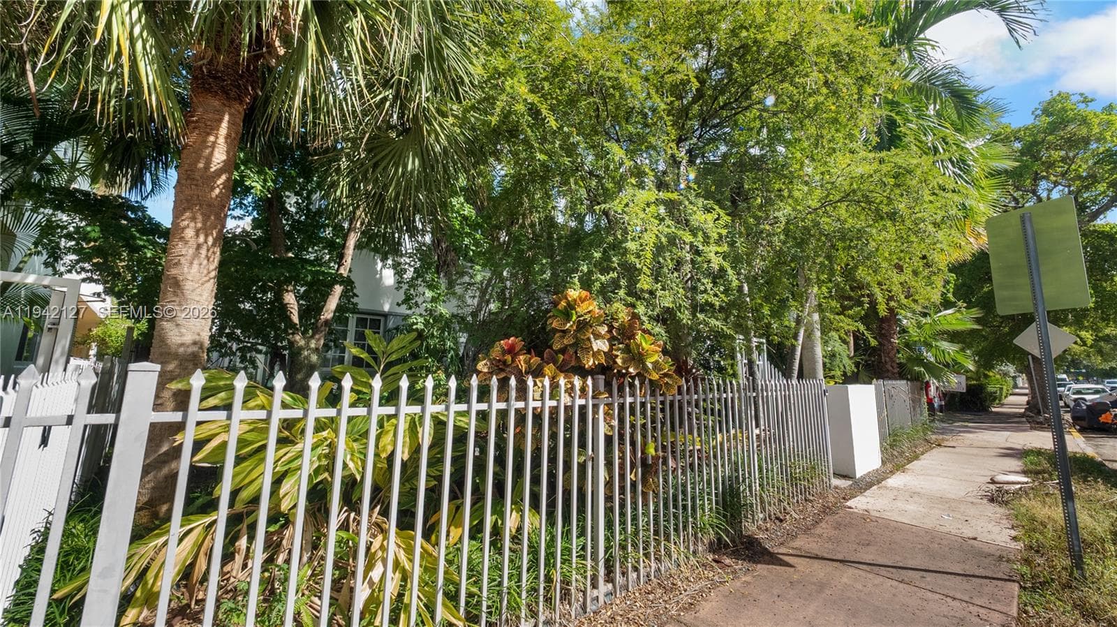 A11942127 — Miami Beach — 27