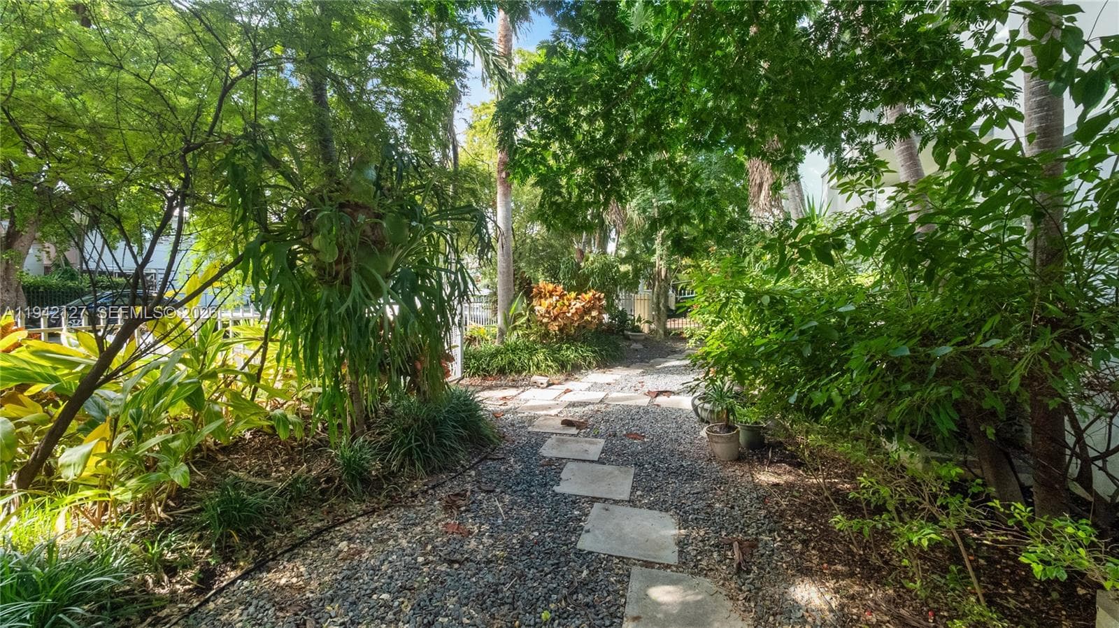 A11942127 — Miami Beach — 25