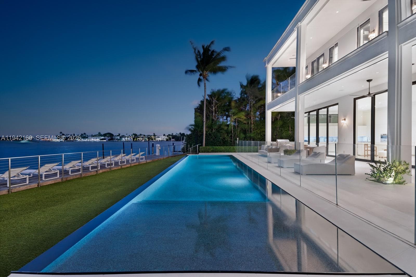 A11942169 — Miami Beach — 47