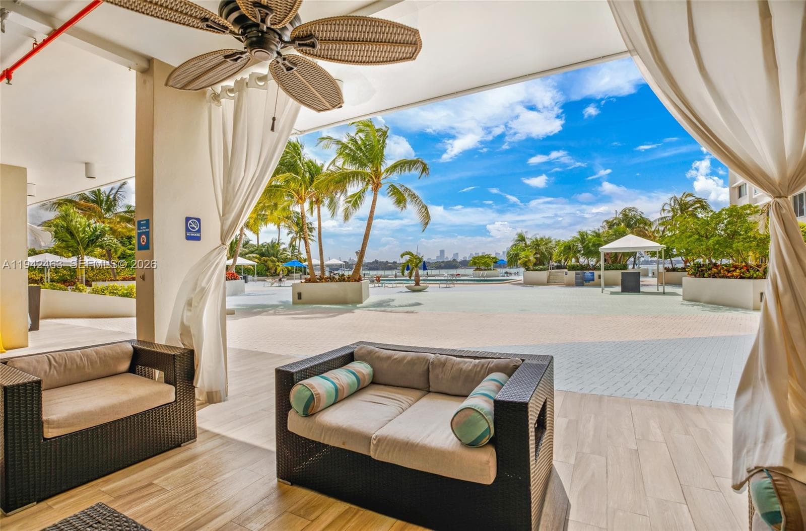 A11942463 — Miami Beach — 17