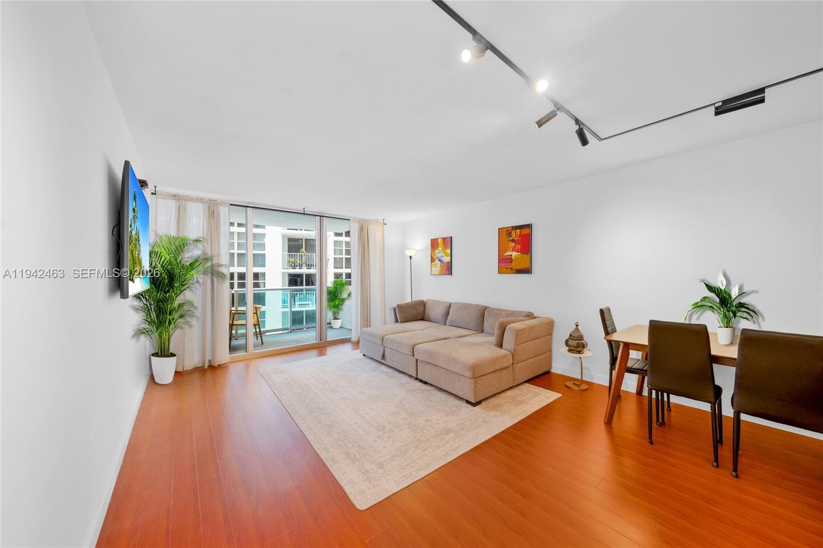 A11942463 — Miami Beach