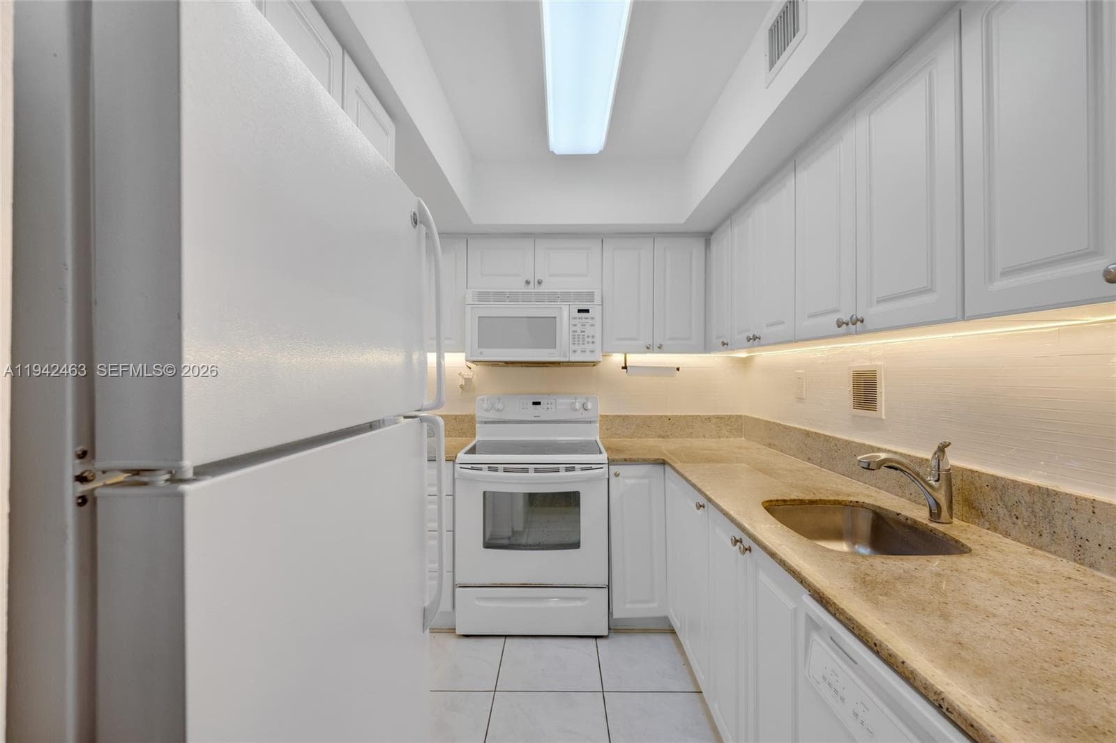 A11942463 — Miami Beach — 34