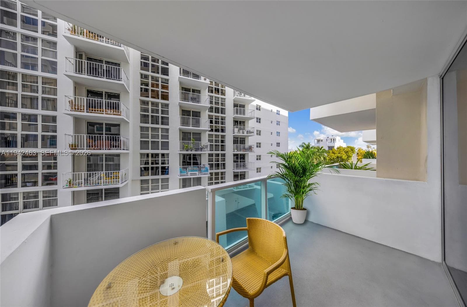 A11942463 — Miami Beach — 37