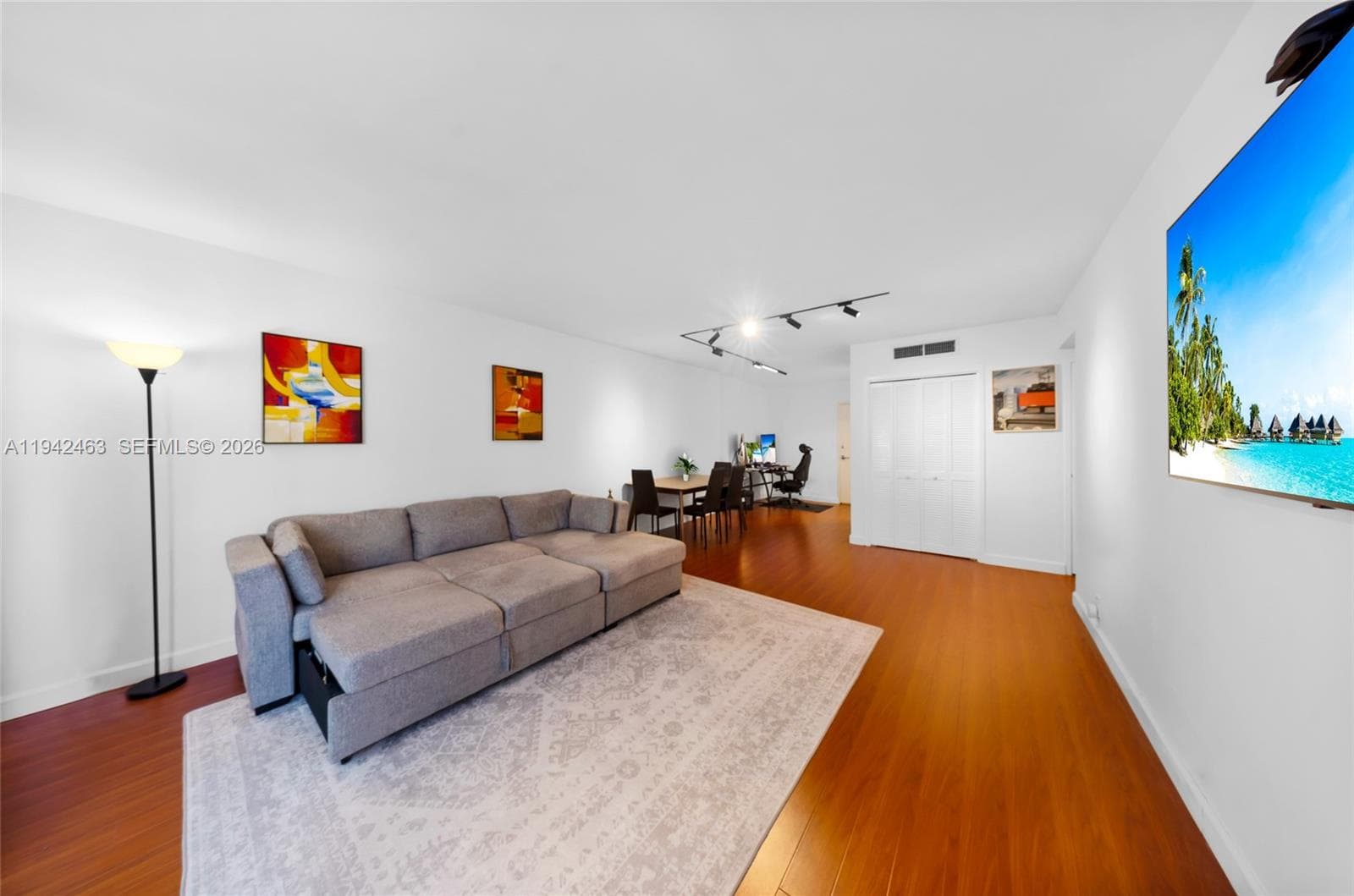 A11942463 — Miami Beach — 15