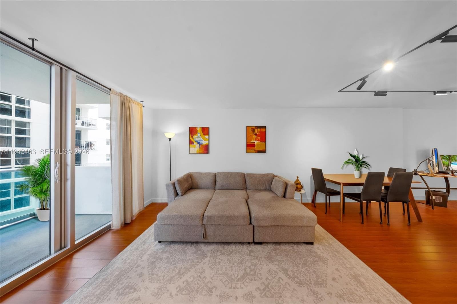 A11942463 — Miami Beach — 21