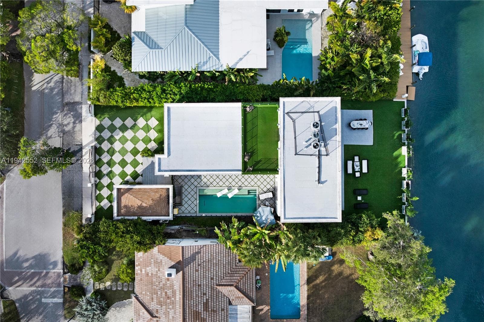 A11942552 — Miami Beach — 26
